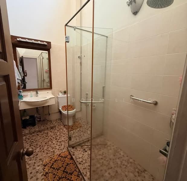 Semi-Detached House for Sale in Jalan Ipoh (Kuala Lumpur) - Huan Boon Liang - Bathroom - PropertyGuru.com.my