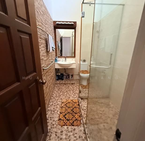 Semi-Detached House for Sale in Jalan Ipoh (Kuala Lumpur) - Huan Boon Liang - Bathroom - PropertyGuru.com.my