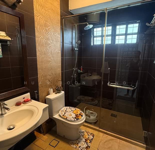 Semi-Detached House for Sale in Jalan Ipoh (Kuala Lumpur) - Huan Boon Liang - Bathroom - PropertyGuru.com.my