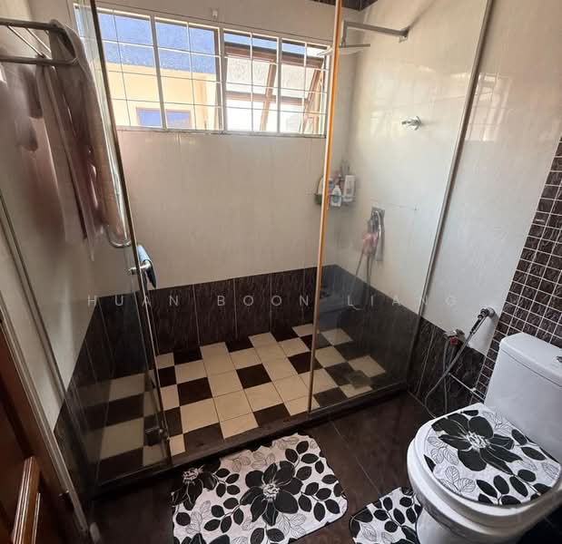 Semi-Detached House for Sale in Jalan Ipoh (Kuala Lumpur) - Huan Boon Liang - Bathroom - PropertyGuru.com.my
