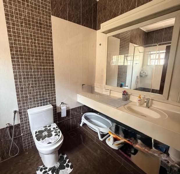 Semi-Detached House for Sale in Jalan Ipoh (Kuala Lumpur) - Huan Boon Liang - Bathroom - PropertyGuru.com.my