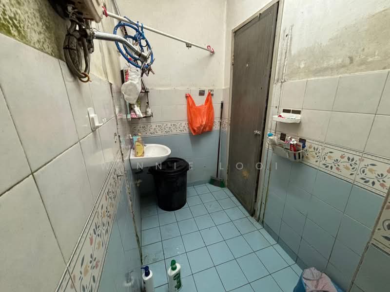 Apartment for Sale at Kristal Heights - Winnie Looi - Bathroom - PropertyGuru.com.my
