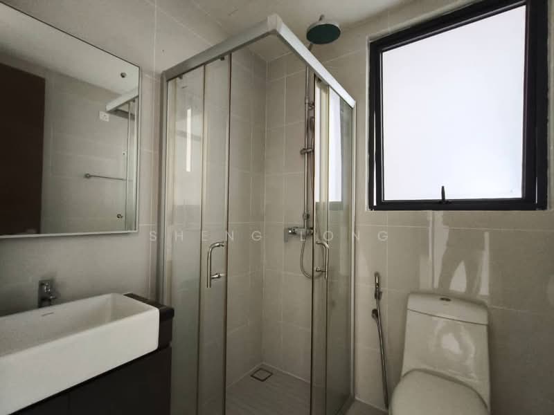 Kondominium untuk Dijual di Bay Laurel @ Country Garden Danga Bay - Sheng Long - Bathroom - PropertyGuru.com.my