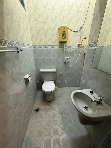 Rumah Banglo untuk Disewa di Taman Canning (Ipoh) - Nicholas Lee - Bathroom - PropertyGuru.com.my