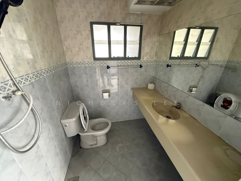 Rumah Banglo untuk Disewa di Taman Canning (Ipoh) - Nicholas Lee - Bathroom - PropertyGuru.com.my