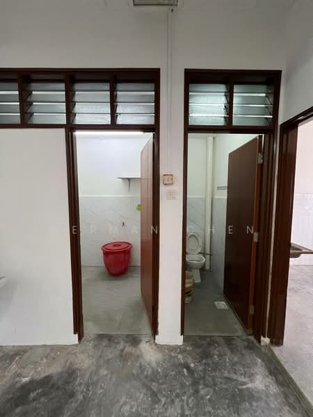 Shop for Rent in Johor Bahru (Johor) - Herman Chen - Bathroom - PropertyGuru.com.my