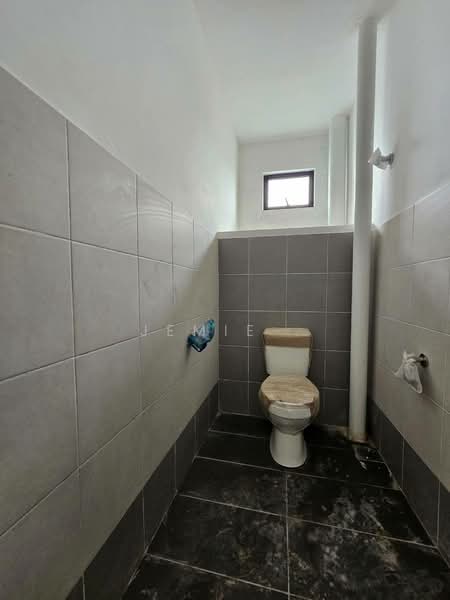 Shop for Sale in Bandar Baru Permas Jaya (Permas Jaya) - Jemie . - Bathroom - PropertyGuru.com.my