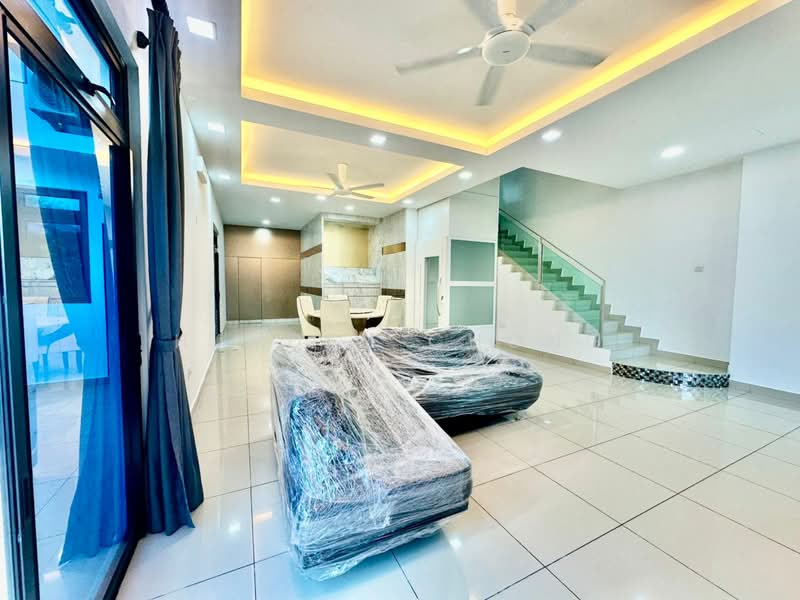 Cluster House for Sale in Taman Mutiara Mas (Skudai) - Hayden Chong - Living Room - PropertyGuru.com.my