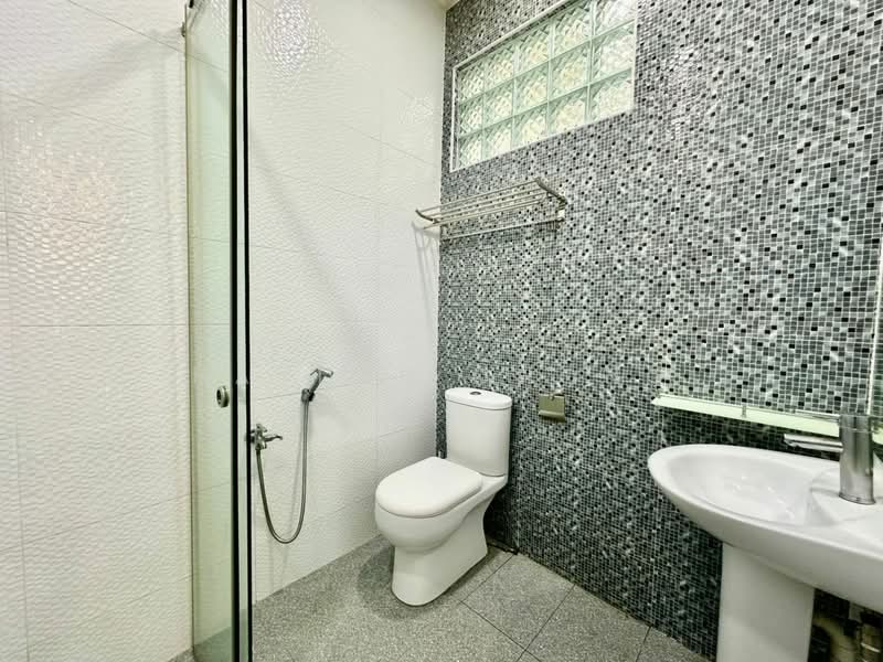 Cluster House for Sale in Taman Mutiara Mas (Skudai) - Hayden Chong - Bathroom - PropertyGuru.com.my
