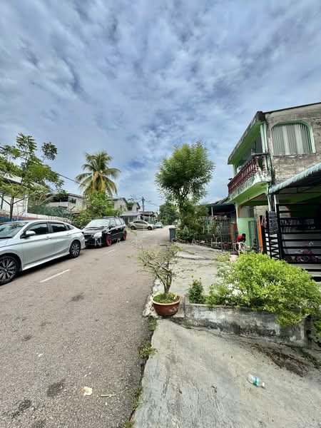 Rumah Teres 2 Tingkat untuk Dijual di Taman Muhibbah (Kluang) - Saedah Napisah - Exterior - PropertyGuru.com.my