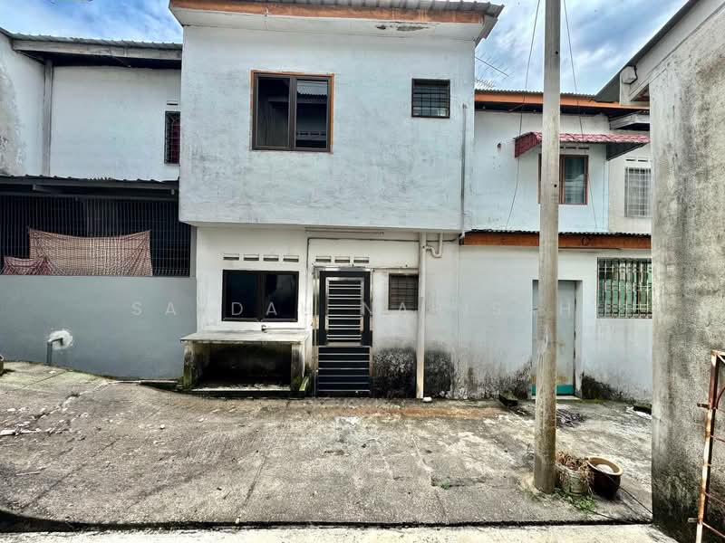 Rumah Teres 2 Tingkat untuk Dijual di Taman Muhibbah (Kluang) - Saedah Napisah - Exterior - PropertyGuru.com.my