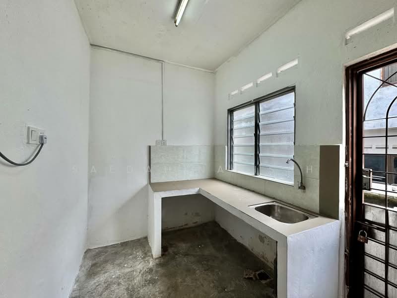 Rumah Teres 2 Tingkat untuk Dijual di Taman Muhibbah (Kluang) - Saedah Napisah - Kitchen - PropertyGuru.com.my