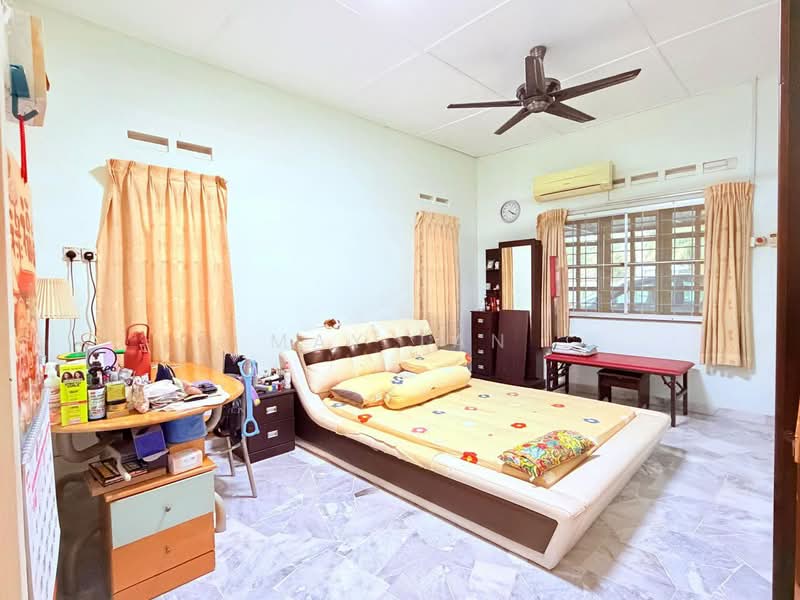 Bungalow for Sale in Kluang (Johor) - May Tan - Bedroom - PropertyGuru.com.my