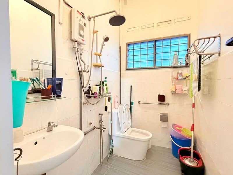 Bungalow for Sale in Kluang (Johor) - May Tan - Bathroom - PropertyGuru.com.my