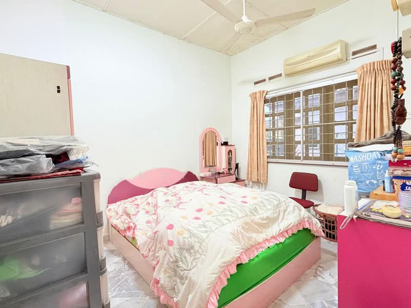 Bungalow for Sale in Kluang (Johor) - May Tan - Bedroom - PropertyGuru.com.my