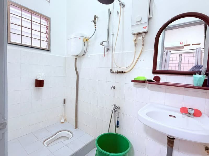 Bungalow for Sale in Kluang (Johor) - May Tan - Bathroom - PropertyGuru.com.my
