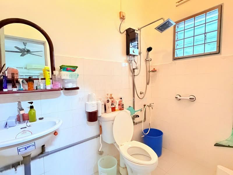 Bungalow for Sale in Kluang (Johor) - May Tan - Bathroom - PropertyGuru.com.my