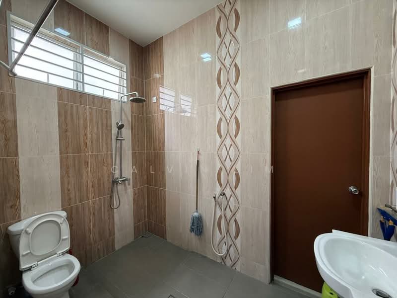 Semi-Detached House for Sale in Klang (Selangor) - Calvin Lim - Bathroom - PropertyGuru.com.my