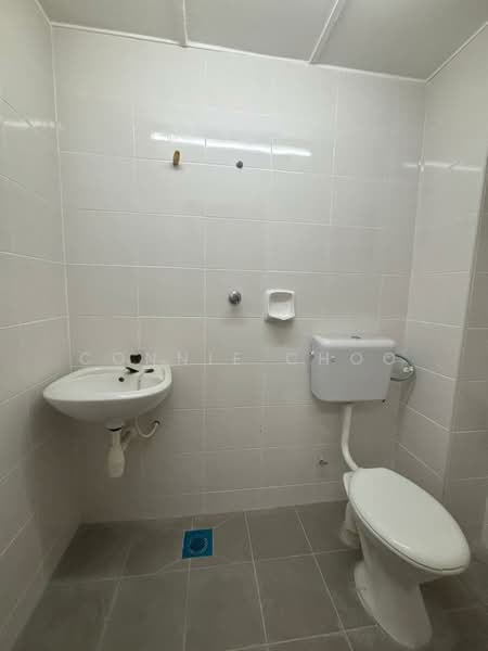 Pangsapuri untuk Dijual di Puncak Baiduri Apartment - Connie Choo - Bathroom - PropertyGuru.com.my