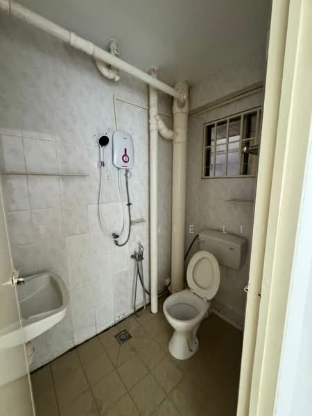 Pangsapuri untuk Disewa di Nibong Indah - Stephanie Lim - Bathroom - PropertyGuru.com.my