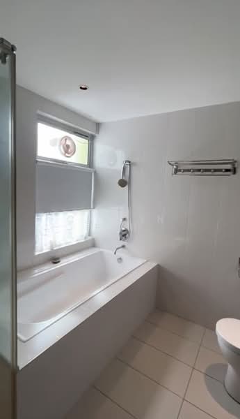 Kondominium untuk Disewa di The Latitude Condominium - Carmen Por - Bathroom - PropertyGuru.com.my
