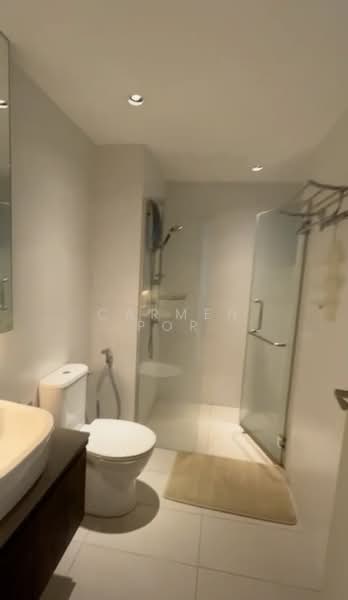 Kondominium untuk Disewa di The Latitude Condominium - Carmen Por - Bathroom - PropertyGuru.com.my