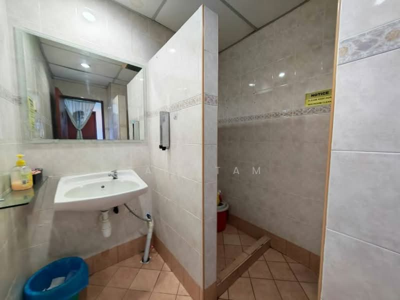 Office for Rent in Gurney Drive (Penang) - Zane Tam - Bathroom - PropertyGuru.com.my