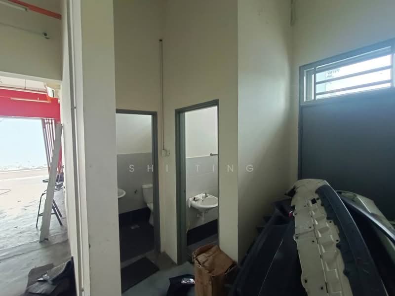 Shop for Sale in Taman Impian Emas (Skudai) - Shi Ting - Bathroom - PropertyGuru.com.my