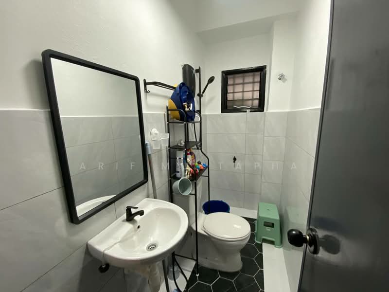 2-storey Terraced House for Sale in Bandar Saujana Putra (Tanjong Duabelas) - Arif Mustapha - Bathroom - PropertyGuru.com.my