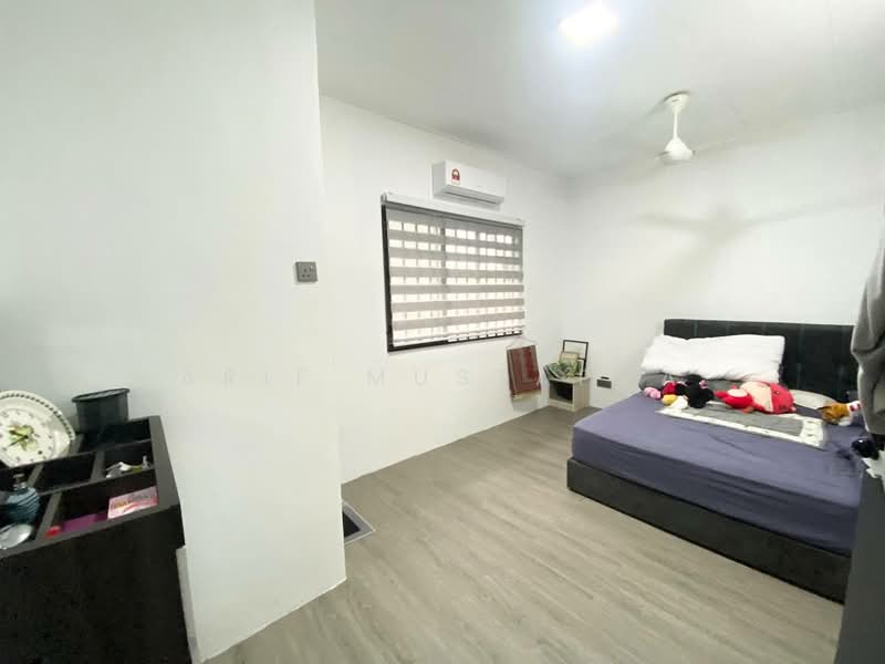 2-storey Terraced House for Sale in Bandar Saujana Putra (Tanjong Duabelas) - Arif Mustapha - Bedroom - PropertyGuru.com.my