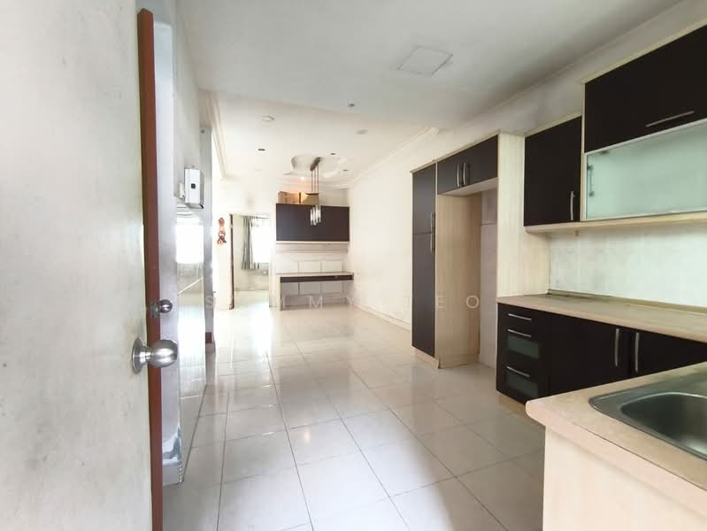 1.5-storey Terraced House for Sale in Taman Gaya (Ulu Tiram) - SAMMY TEO - Kitchen - PropertyGuru.com.my