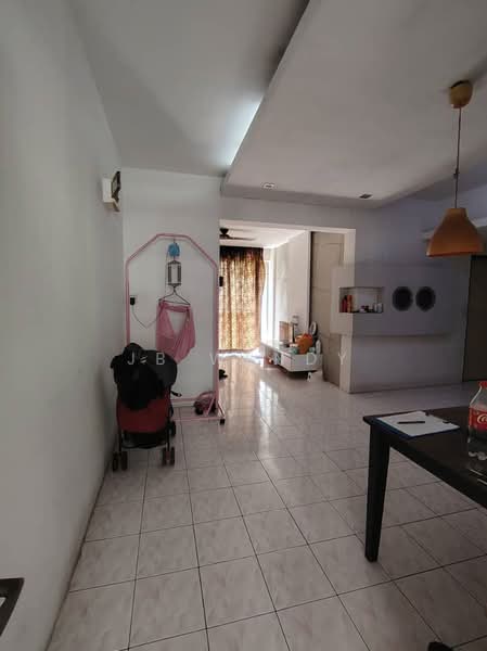 Pangsapuri untuk Dijual di Putri Ria Apartment - JB Wendy - Living Room - PropertyGuru.com.my