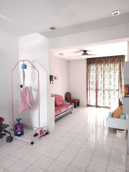 Pangsapuri untuk Dijual di Putri Ria Apartment - JB Wendy - Living Room - PropertyGuru.com.my