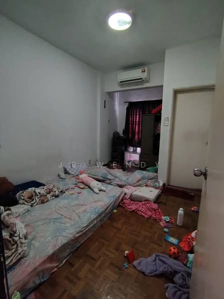 Pangsapuri untuk Dijual di Putri Ria Apartment - JB Wendy - Bedroom - PropertyGuru.com.my