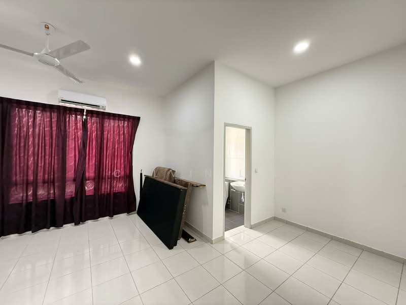 2-storey Terraced House for Rent in Setia Utama (Setia Alam) - Calvin Lim - Living Room - PropertyGuru.com.my