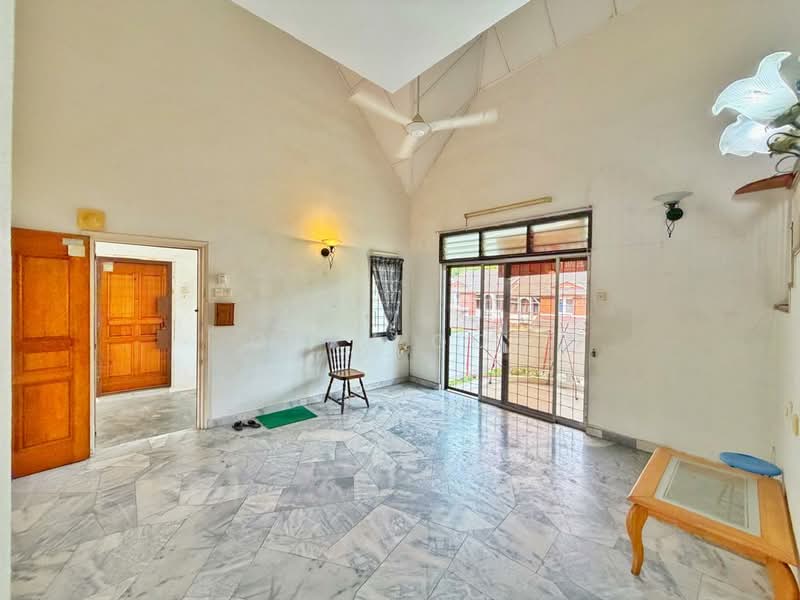 Mutiara Court untuk Untuk Dijual - RM 500,000, Apr 2026 - Living Room - PropertyGuru.com.my