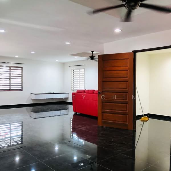 Taman Timor Skudai untuk Untuk Dijual - RM 850,000, Apr 2026 - Living Room - PropertyGuru.com.my