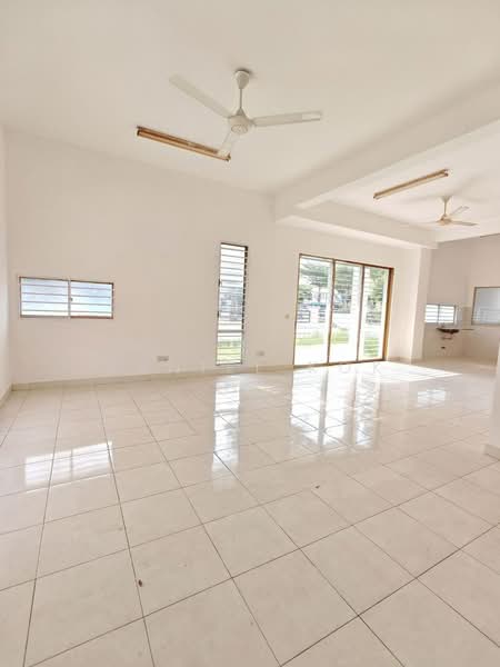 2-storey Terraced House for Sale in Setia Indah (Setia Alam) - Daniel Kok - Living Room - PropertyGuru.com.my