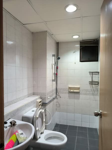 Kondominium untuk Dijual di Lanai Kiara - Rain Leow - Bathroom - PropertyGuru.com.my