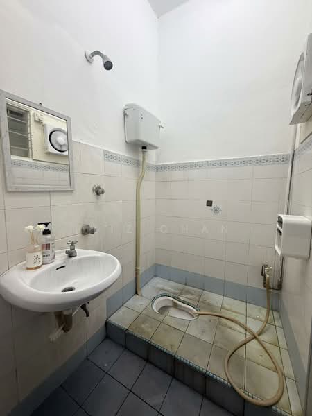 Terraced House for Sale in Taman Wangsa Permai (Kepong) - Eliz Chan - Bathroom - PropertyGuru.com.my