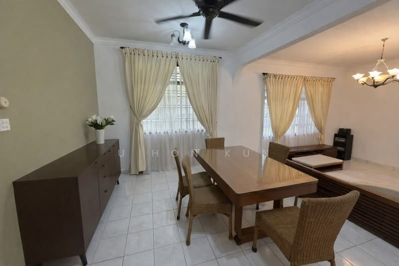 Rumah Berkembar untuk Dijual di Taman Perling (Perling) - U Hon Kun - Dining Room - PropertyGuru.com.my
