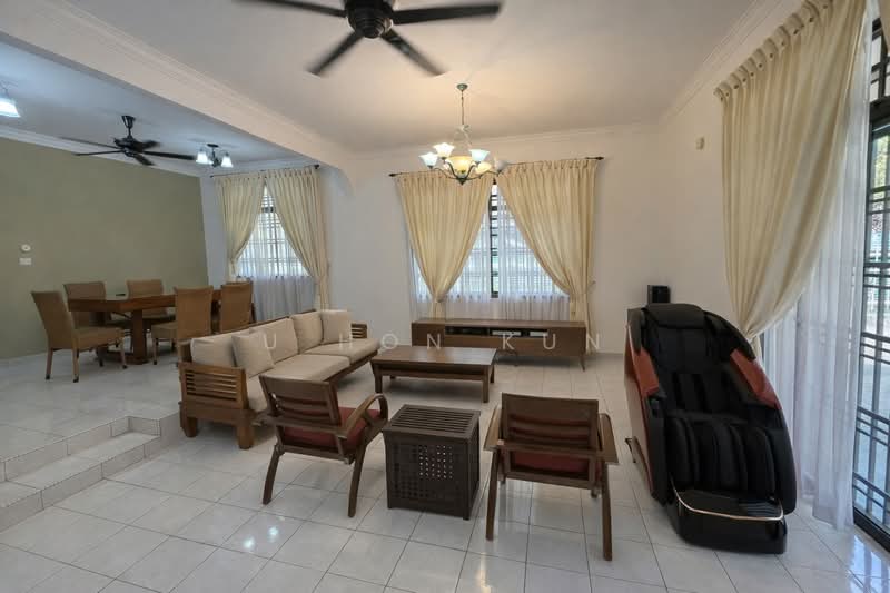 Rumah Berkembar untuk Dijual di Taman Perling (Perling) - U Hon Kun - Living Room - PropertyGuru.com.my