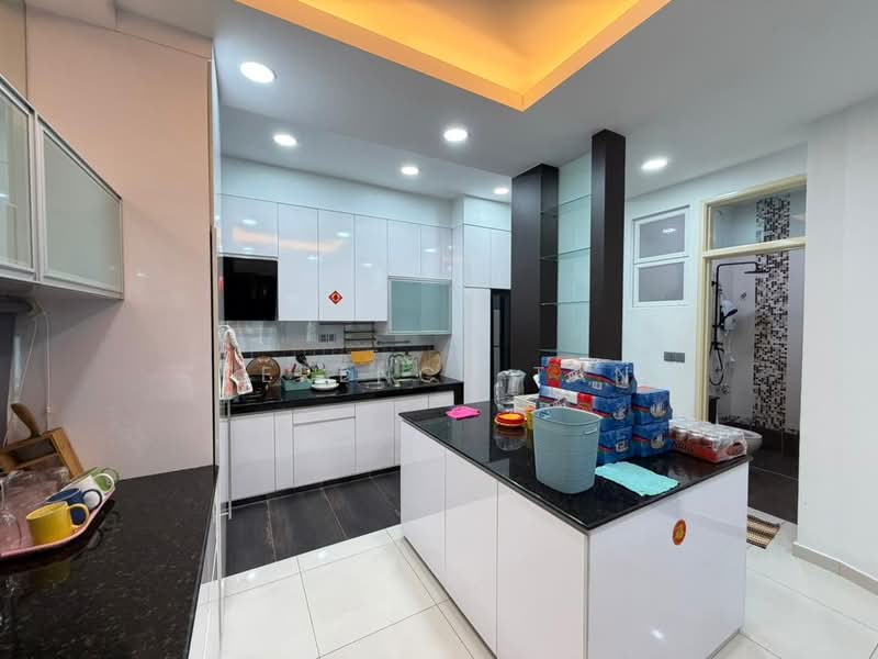 Cluster House for Sale in Bukit Indah (Iskandar Puteri (Nusajaya)) - Terence Tan - Kitchen - PropertyGuru.com.my