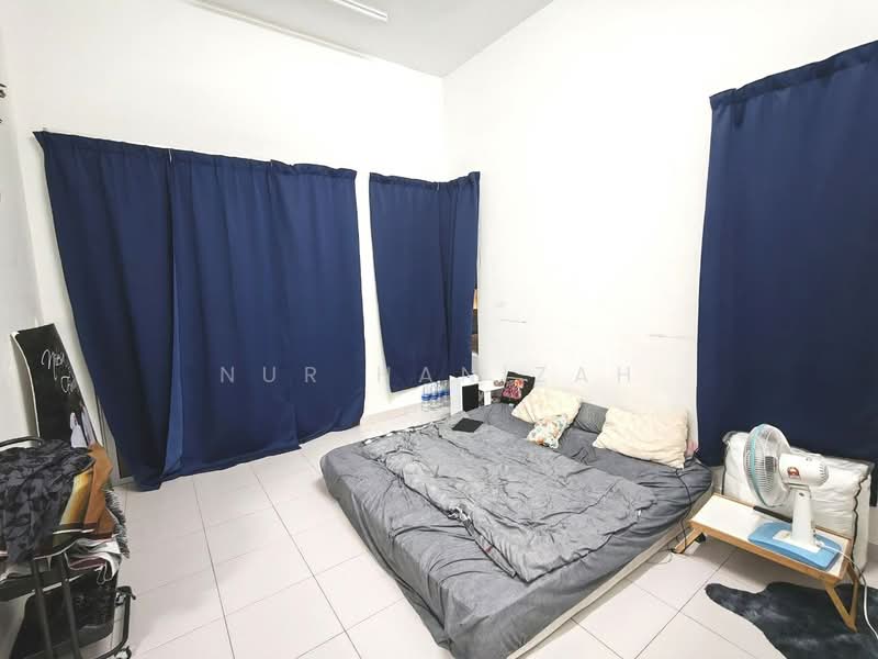 Rumah Teres 2 Tingkat untuk Dijual di Alam Suria (Puncak Alam) - Nur Hanizah - Bedroom - PropertyGuru.com.my