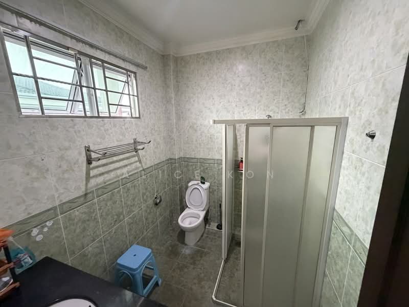 Rumah Berkembar untuk Dijual di Jalan Seladah (Kuching) - Alice Kon - Bathroom - PropertyGuru.com.my