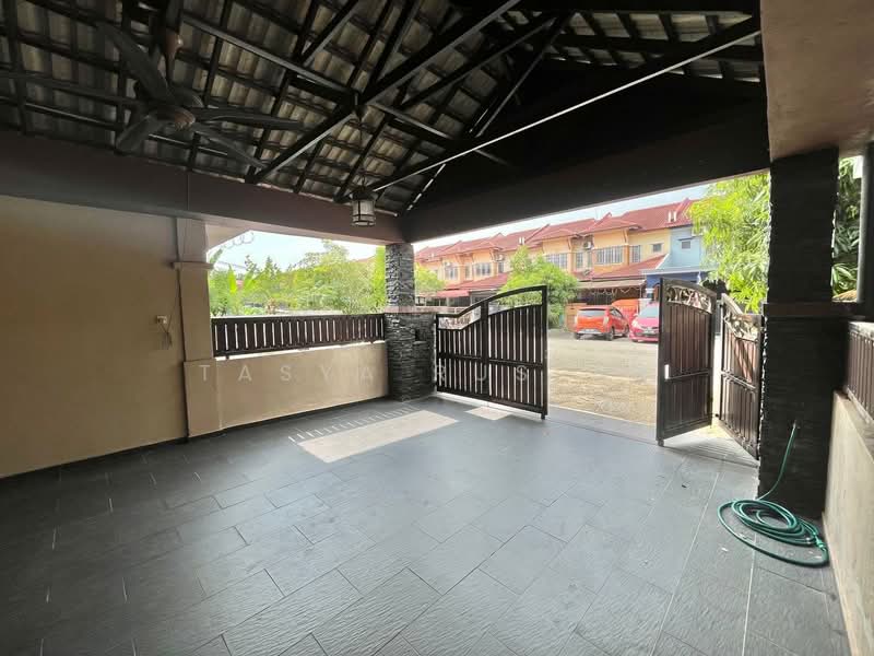 Rumah Teres untuk Dijual di Sungai Buloh (Selangor) - Tasya Ruslan - Exterior - PropertyGuru.com.my
