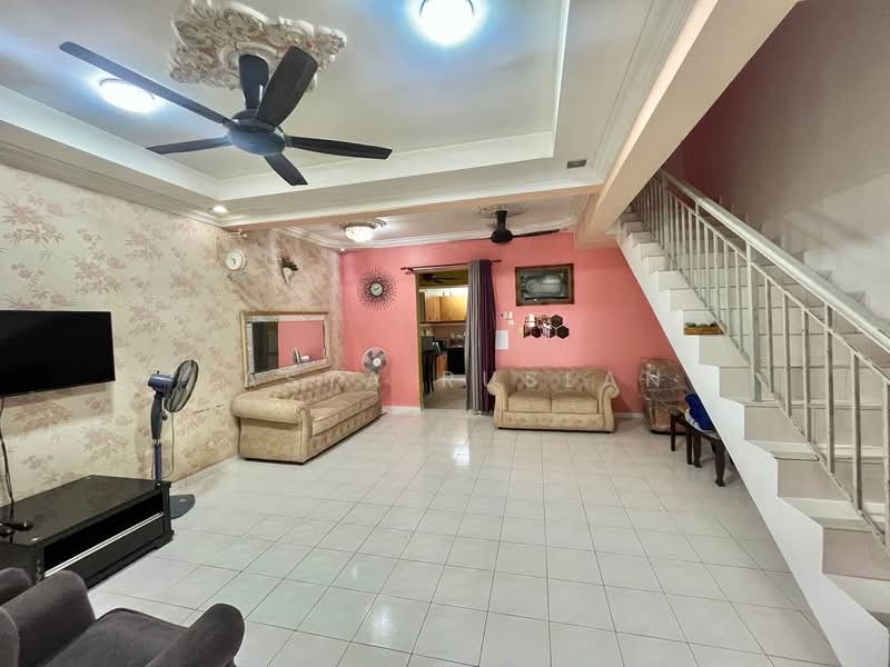 Rumah Teres untuk Dijual di Sungai Buloh (Selangor) - Tasya Ruslan - Living Room - PropertyGuru.com.my