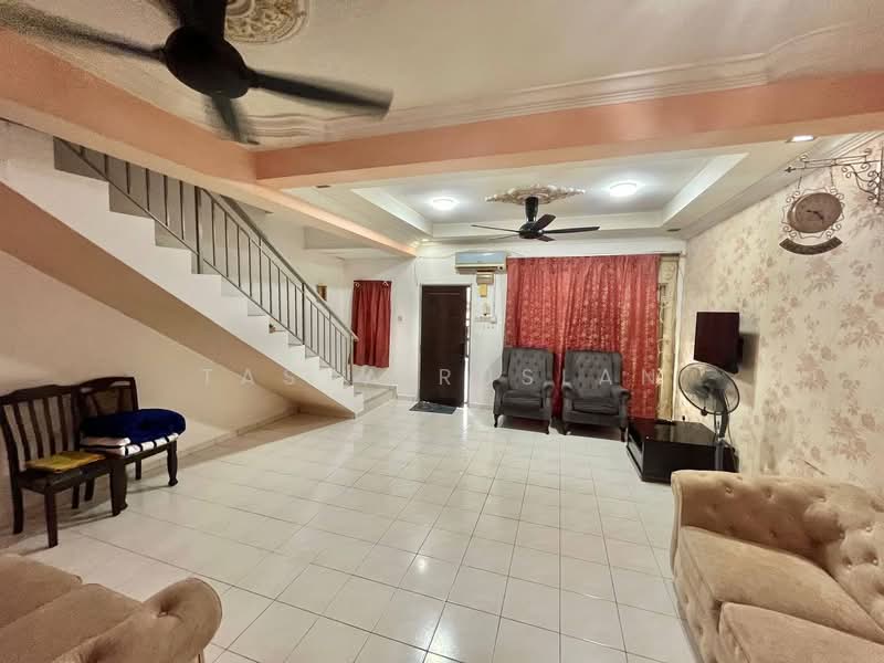 Rumah Teres untuk Dijual di Sungai Buloh (Selangor) - Tasya Ruslan - Living Room - PropertyGuru.com.my