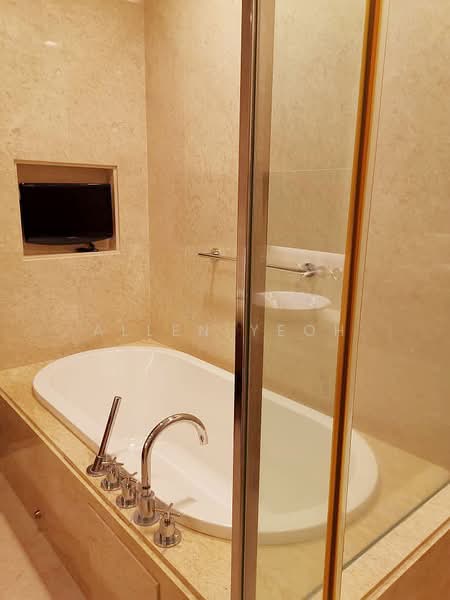 Servis Apartment untuk Dijual di Straits Quay (The Suites at Waterside) - Allen Yeoh - Bathroom - PropertyGuru.com.my