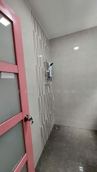 Rumah Teres untuk Dijual di Alam Damai (Cheras) - Eric Tham - Bathroom - PropertyGuru.com.my